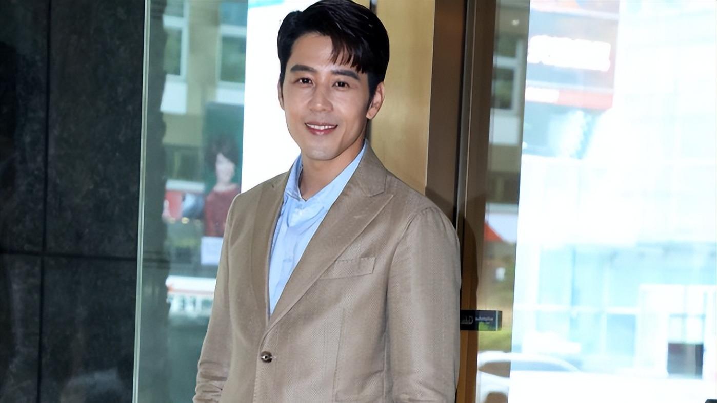 陈庭妮|台湾又一艺人确诊新冠，胡宇崴紧急停工，妻子陈庭妮成密切接触者