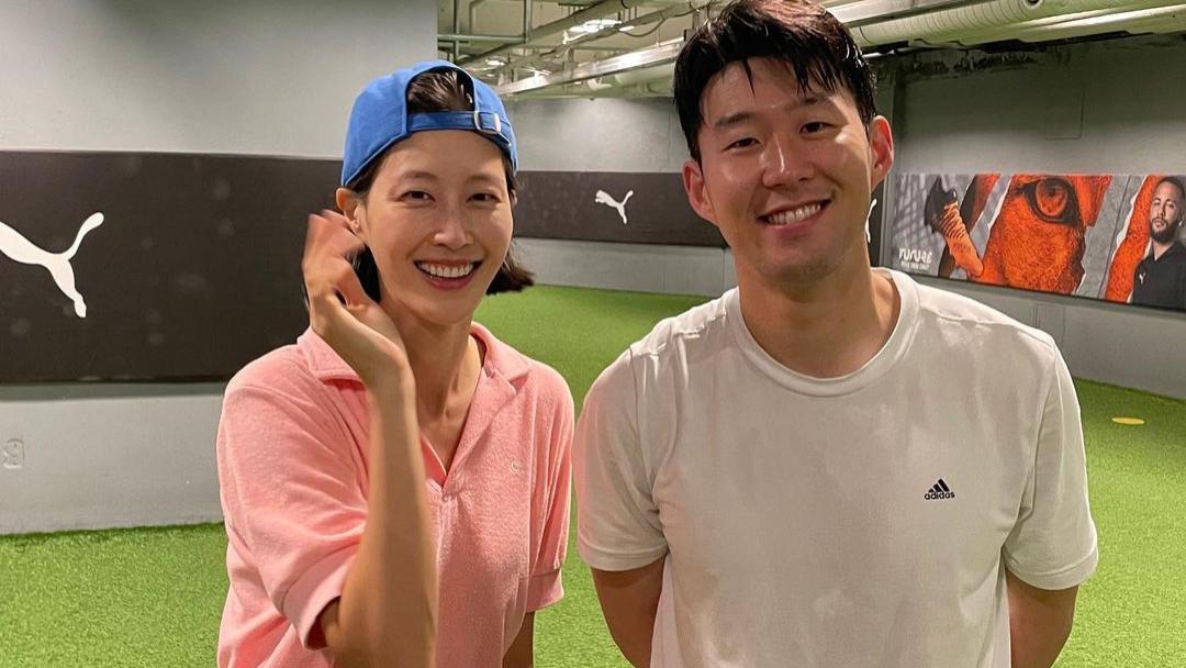 超模|孙兴慜合影超模，羞涩像大男孩，29仍单身，3任绯闻女友颜值超高