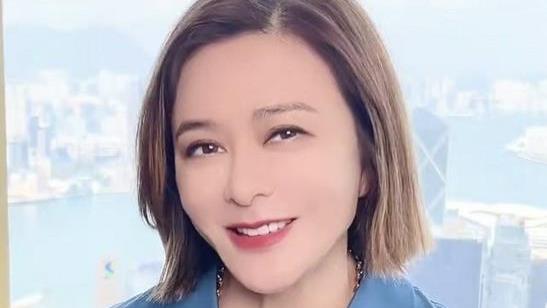 关之琳|59岁关之琳在亿万豪宅里遛狗！戴大金链子皮肤白皙