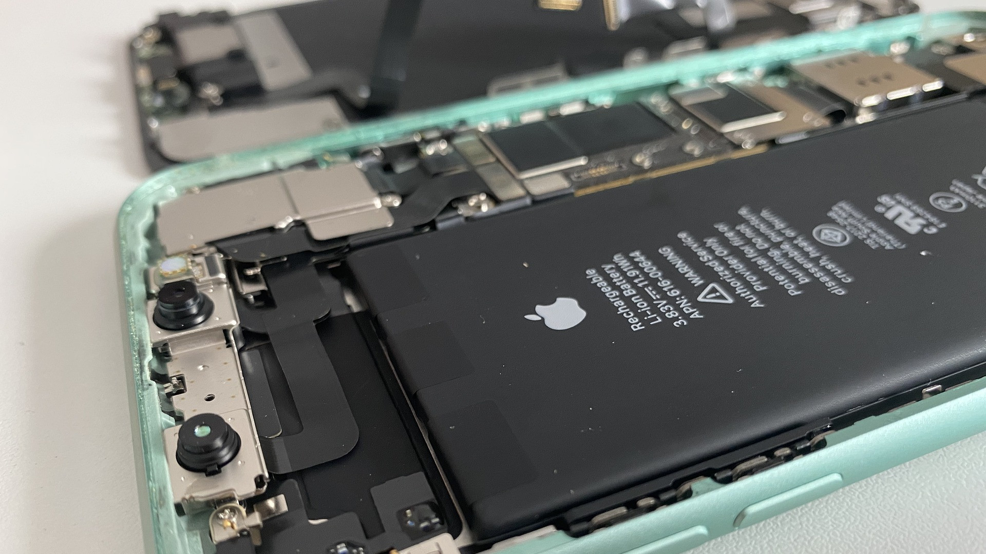 电池|换电池更方便了？欧盟计划推出新规：禁止电子产品使用胶水粘合