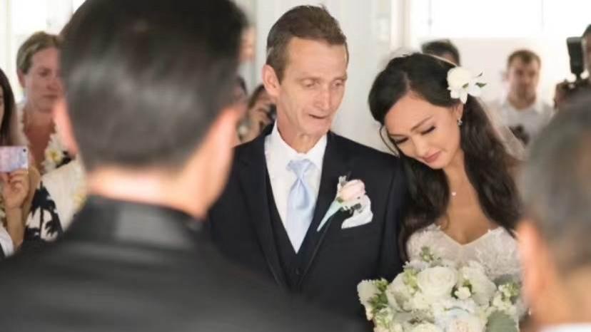 安志杰|港星安志杰岳父去世，因疫情错过见最后一面，名模妻子内疚发文