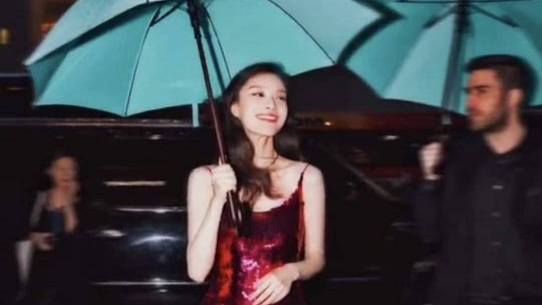 迪丽热巴|把秀场当事业的十大女星，在红毯上万丈豪情，拼演技只能退避三舍