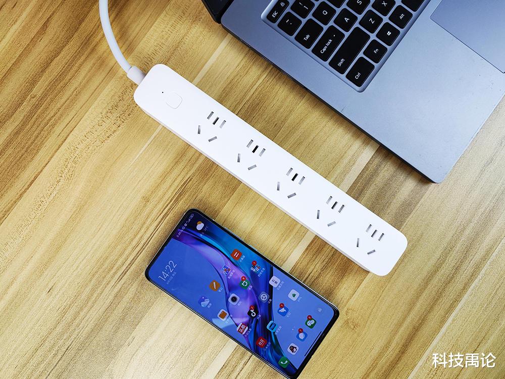 台积电|支持小爱同学、米家远程控制,小米智能插线板2 5位插孔版开箱