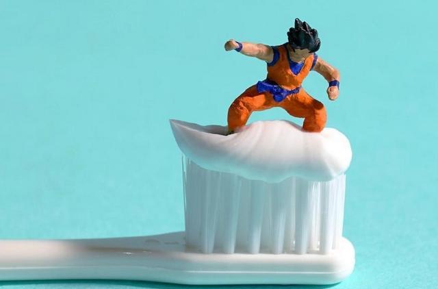 模型|蟹味菇百裂脚,纸巾升龙拳,牙膏筋斗云,不平凡动漫游戏世界缩影