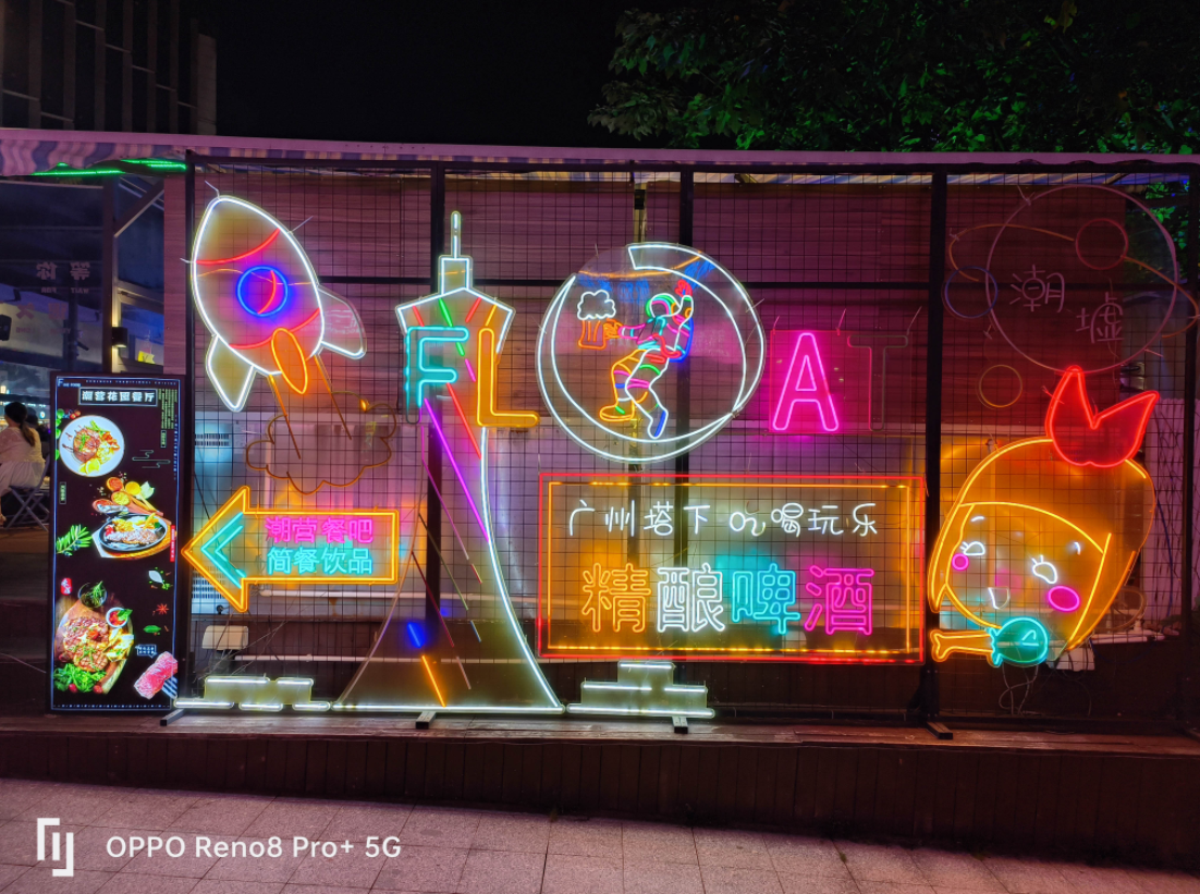 oppo reno|3K价位享受双芯影像？上手Reno8超大杯，这些色彩呈现友商学不来