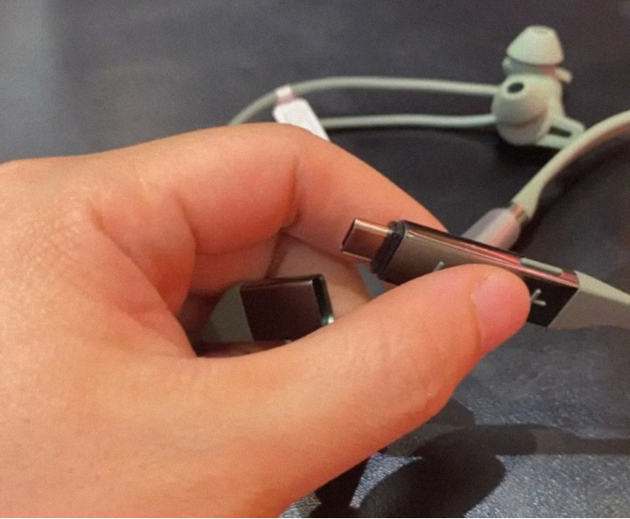 蓝牙耳机|假期学生休闲用什么类型耳机？选购蓝牙耳机便捷好收纳