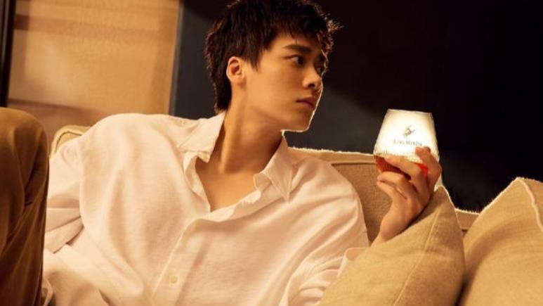 何穗|李易峰四月双封大片：阅读荷尔蒙，不再等待