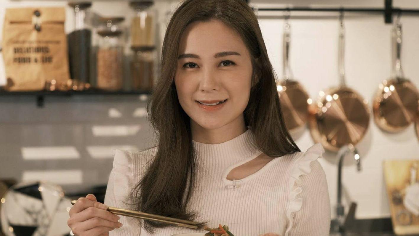 肖战|28岁TVB离巢小花亮相新节目，暗讽大台迂腐，曾因拜金女形象出圈