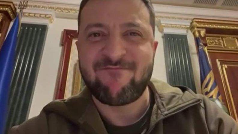 陈少霞|有视频为证！泽连斯基醉酒丑态百出，被粉丝嘲讽可不是件好事