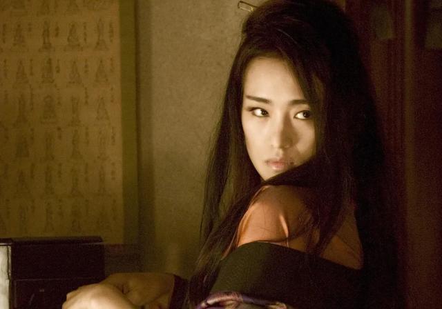 巩俐|1994年上映，巩俐为此牺牲不小，即使删减40分钟，但电影依旧经典