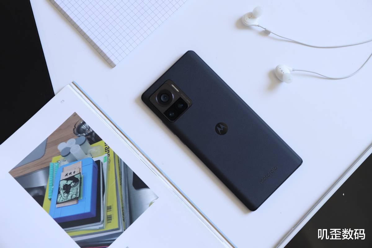 |moto X30 Pro体验:全球首发2亿像素超大底CMOS,手机影像新突破!