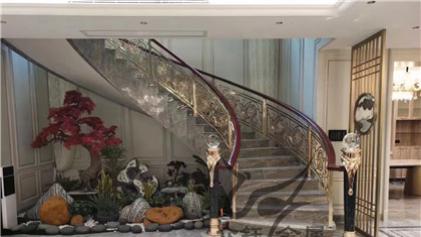 别墅旋转纯铜楼梯护栏 雕花楼梯扶手镀铜+金色绝配