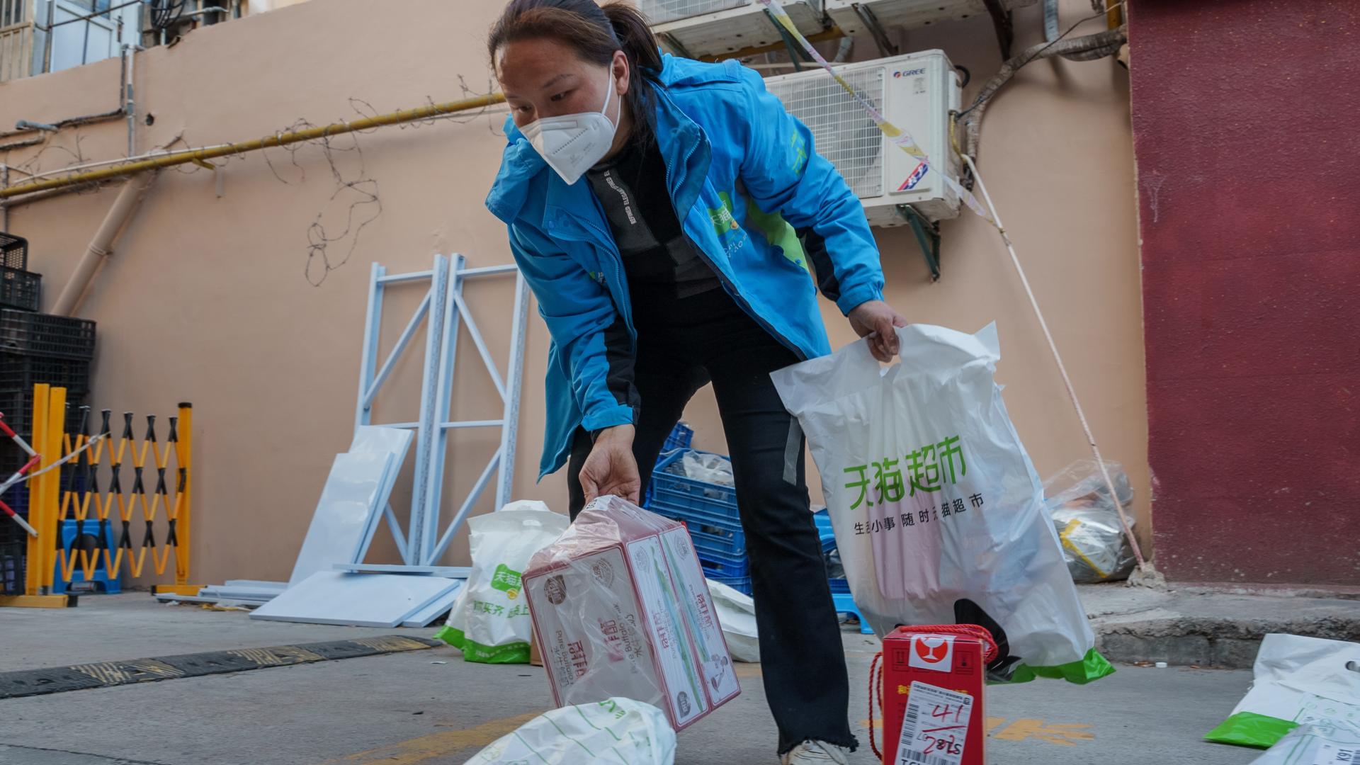 上海市|坚守上海的90后菜鸟女配送员：半个月送了3000斤大米