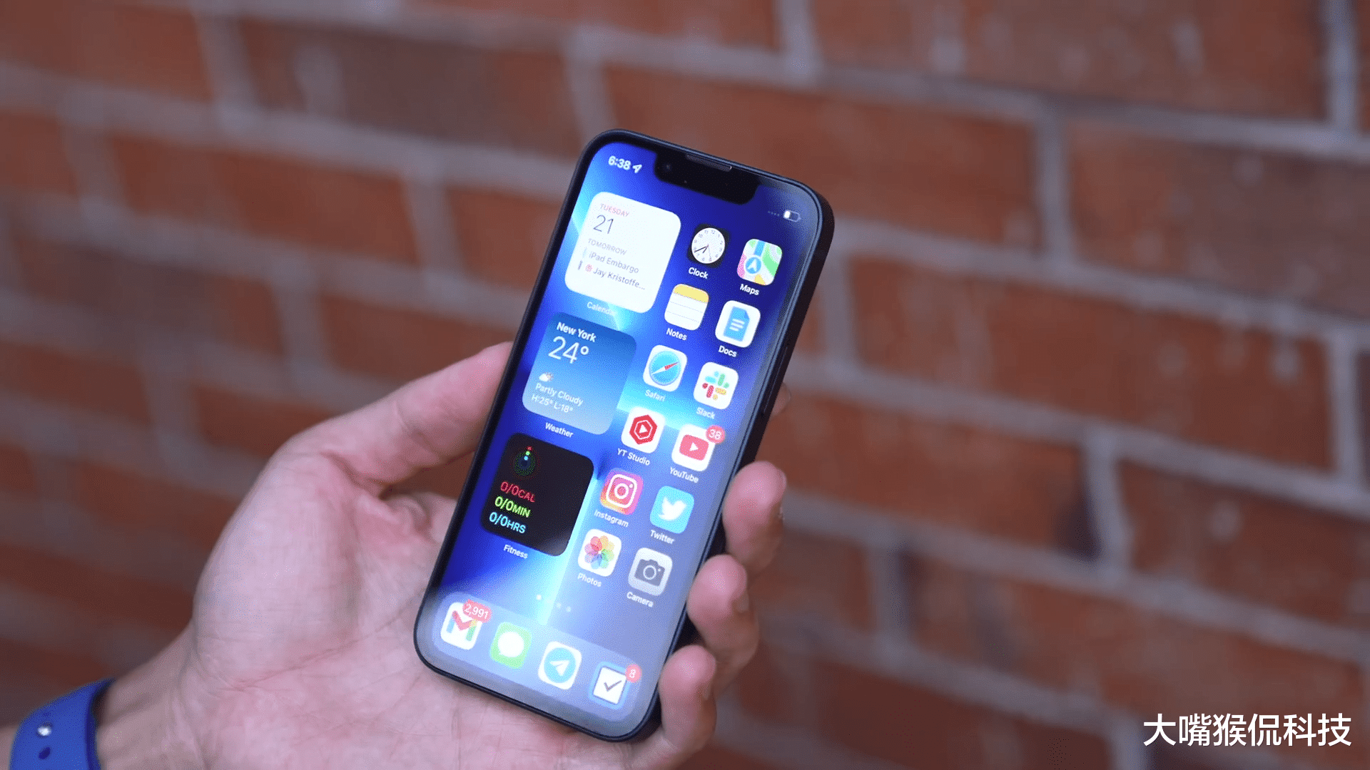 一加科技|苹果14渲染图曝光，刘海还有，配置升级也不大，等不等？