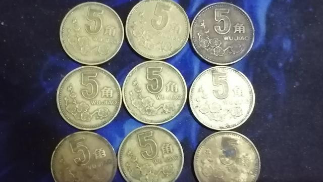 |为什么有人用一块钱换五毛钱硬币呢？