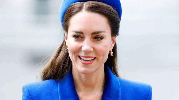 赵丽颖|到底谁能拿捏住这一抹蓝？凯特梅根粉丝对嘲互掐