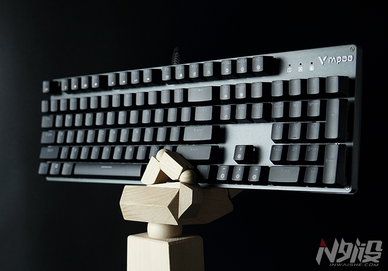 三星|360°闪亮 雷柏V520RGB合金版机械键盘简评