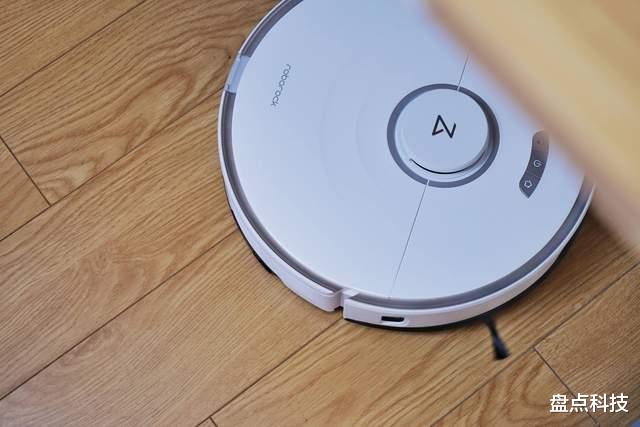 音箱|石头扫拖机器人T8 Plus上手：大吸力+集尘设计，一年只倒6次垃圾？