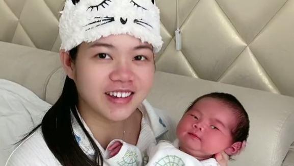 陈三废|陈三废婆婆凌晨3点给孩子喂奶，粉丝却关心脖子，网友：小心被封