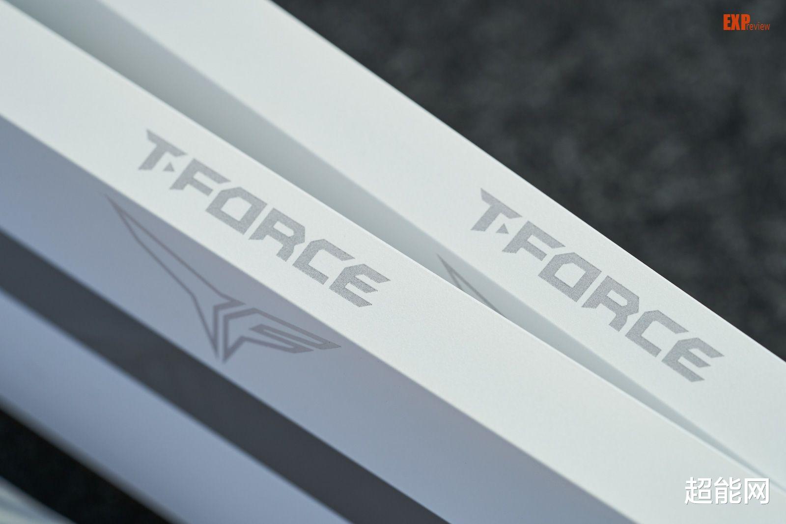 全面屏|十铨梦境DDR4-4000内存评测：幻彩透亮的极致美感