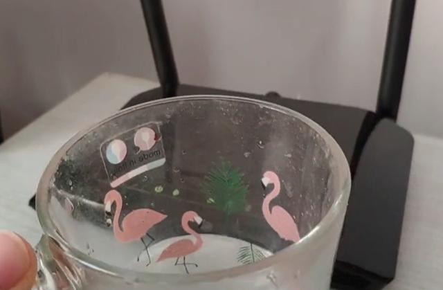 路由器|路由器WiFi网速慢,多半是旁边放了这3样东西,难怪变卡顿