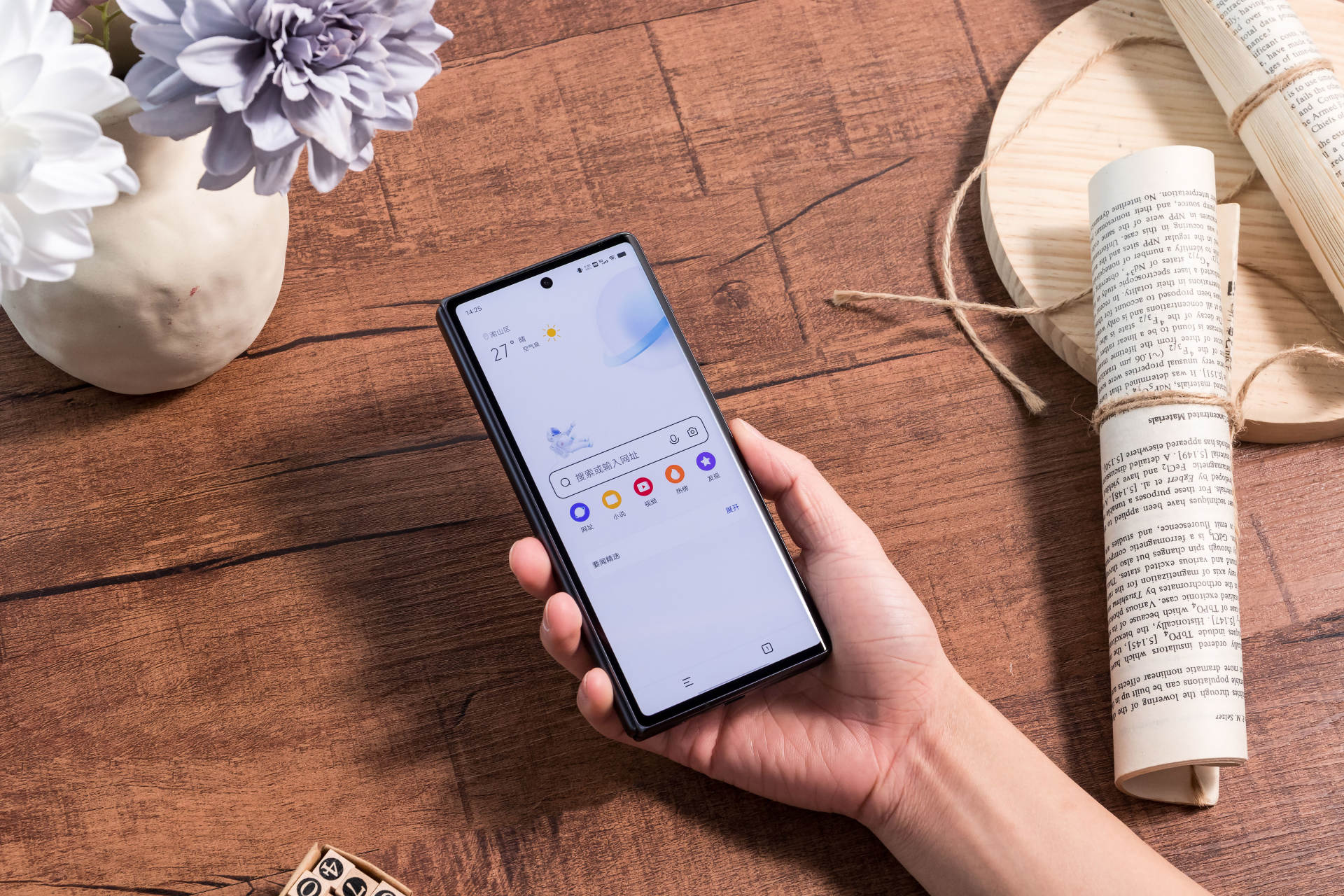 |无折痕的8英寸超大内屏配合出色显示效果，vivo X Fold体验出众