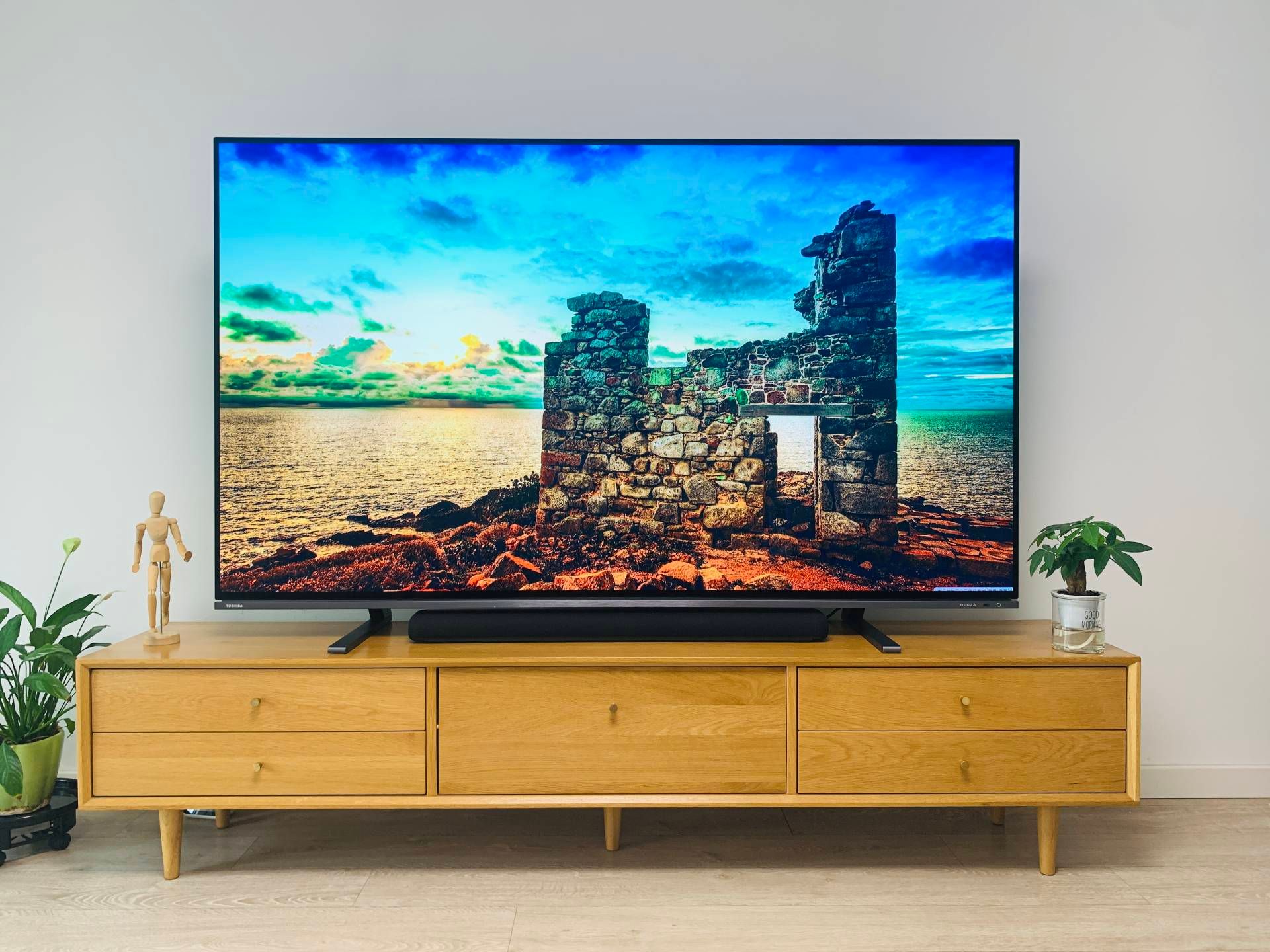 东芝电视|音画双绝的东芝火箭炮电视X8900KF到底有多棒，听我给你讲一讲