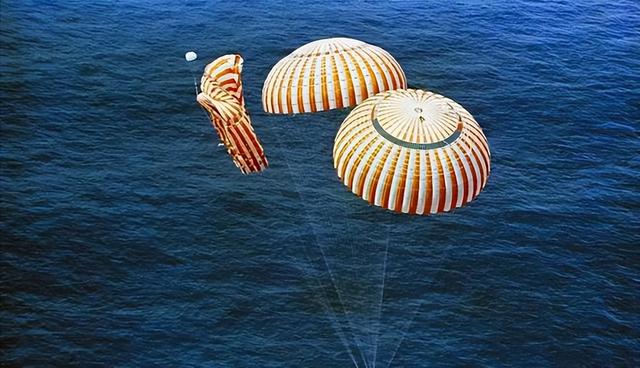 神舟|神舟十三号返回打开1个降落伞，美国是3个，我们技术不成熟吗？
