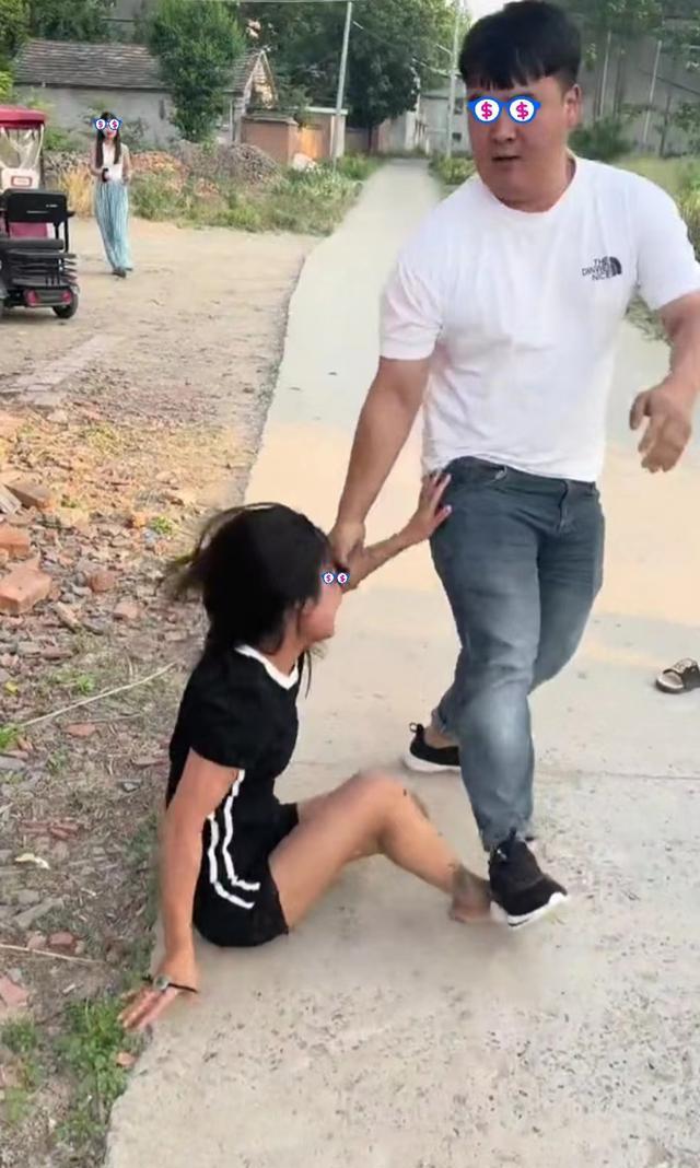 婚后妻子发现丈夫还存有初恋的信息，她大吵：你就不该和我相亲