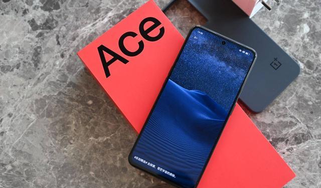 一加科技|友商彻底爆发了,满血天玑8100+150W闪充+50MP三摄,仅2299元