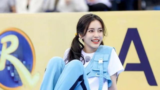 胡歌|不到24小时6个瓜：胡歌低调为母校捐赠物资，baby疑似被孤立