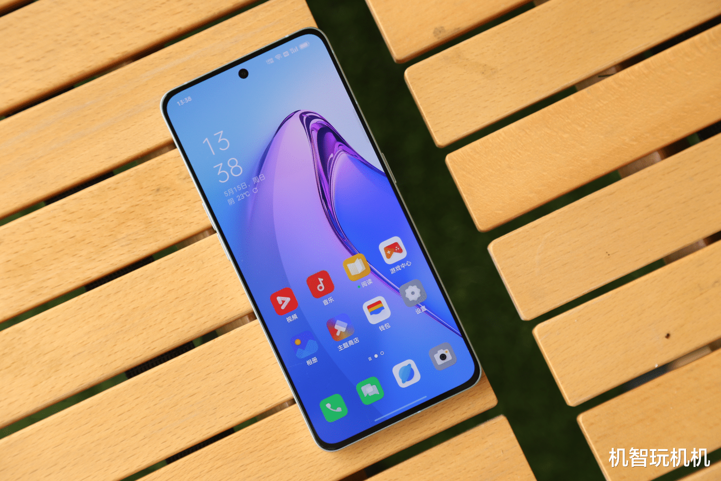 努比亚|国内首款正面等宽超窄直屏手机亮相:骁龙8+芯片+顶级相机!