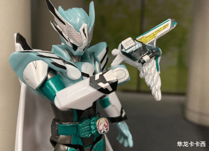 荒野行动|假面骑士EvilytyLive食玩装动周边 染上蜃楼师傅颜色的黑白天鹅