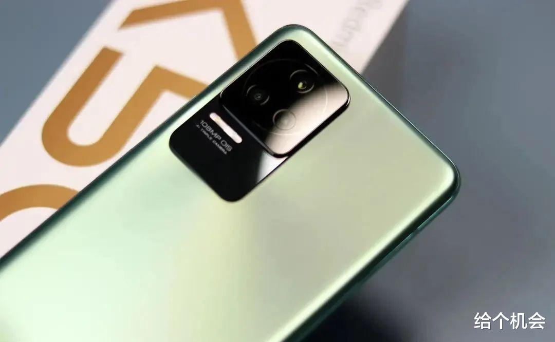 荣耀|4款“直面屏手机”天花板,零误触、性能强,闭眼买也不会错