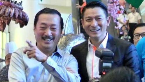 朱丽倩|朱丽倩富商舅舅70岁大寿，刘德华发声祝贺，与之称兄道弟