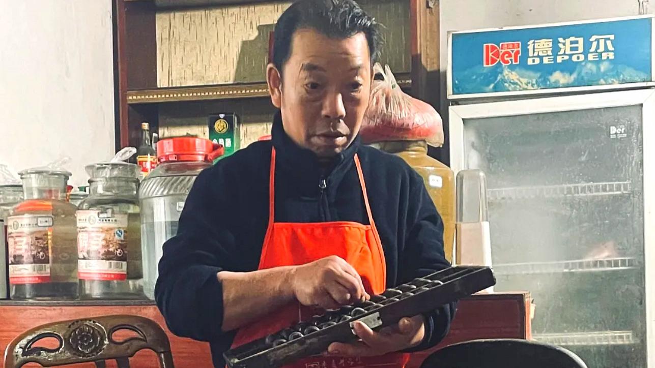 杏鲍菇|成都双流“怀旧”老馆子，点菜靠吼、结账用算盘，农村坝坝宴风味