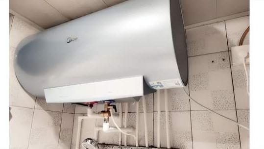 荣耀|日村水总管：洗澡时电热水器要不要断电？