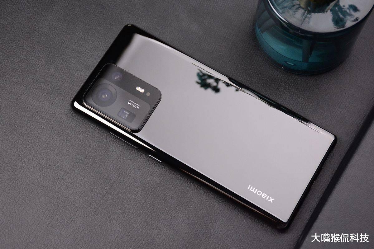 荣耀|塑料玻璃还是陶瓷？手机市场材质竞争谁是赢家？价格是关键