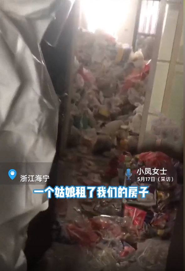 一个女孩子租住的房间里，全是各