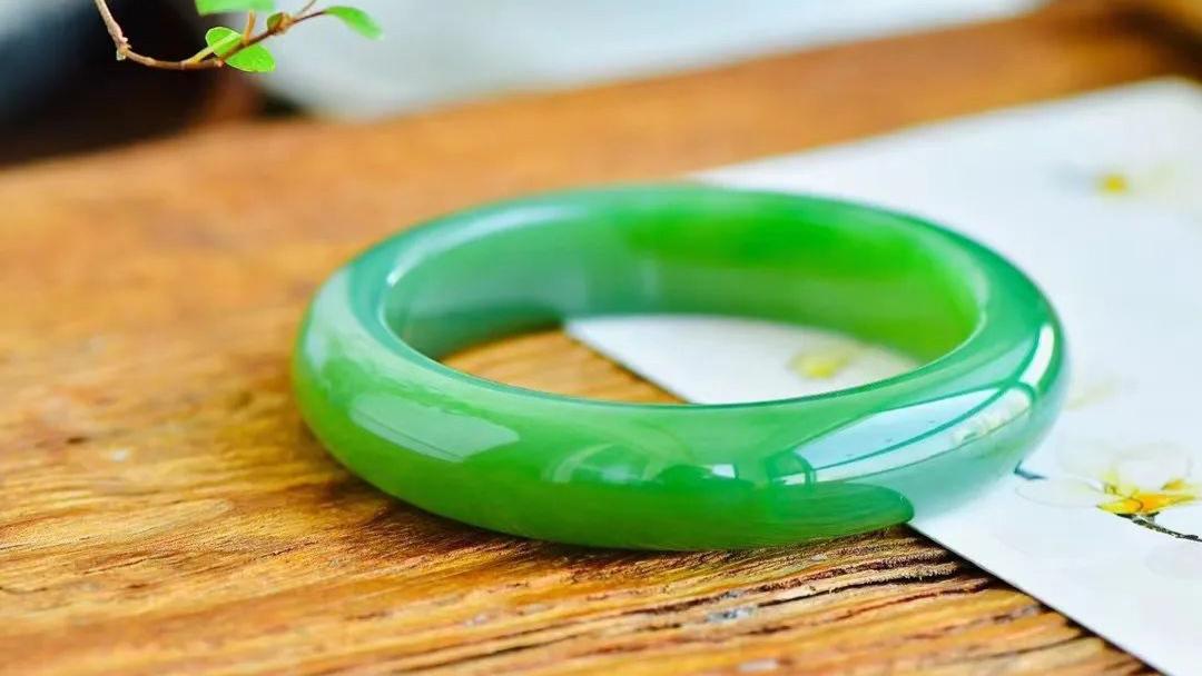 翡翠|和田玉和翡翠的区别，如何辨别，主要在什么地方