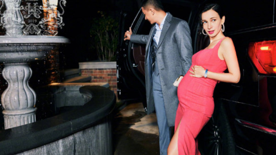 |卢靖姗亲曝孕周，怀孕6个月左右，甜蜜表白肚中宝宝：欢迎光临