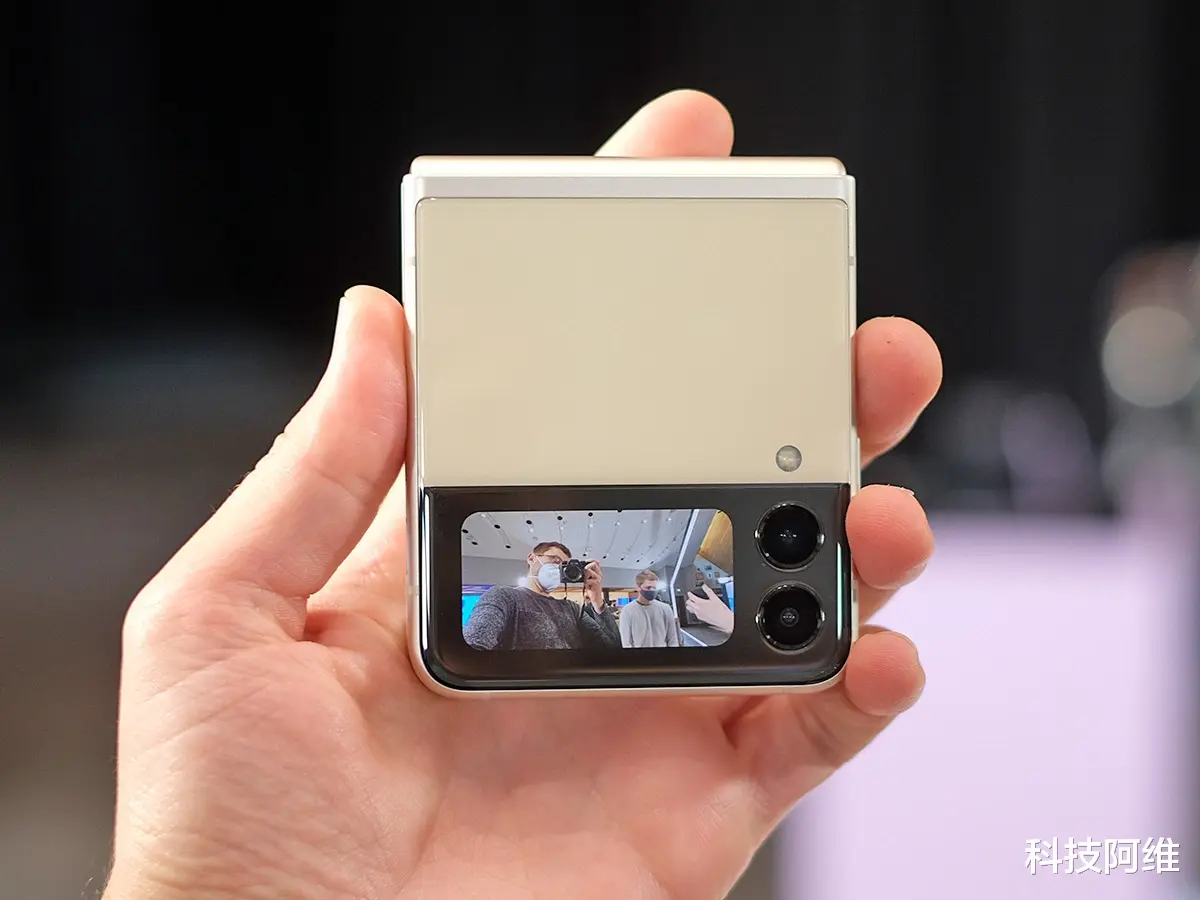 充电技术|发布一年下跌1880元,120赫兹+IPX8,折叠屏旗舰无奈售价大跳水