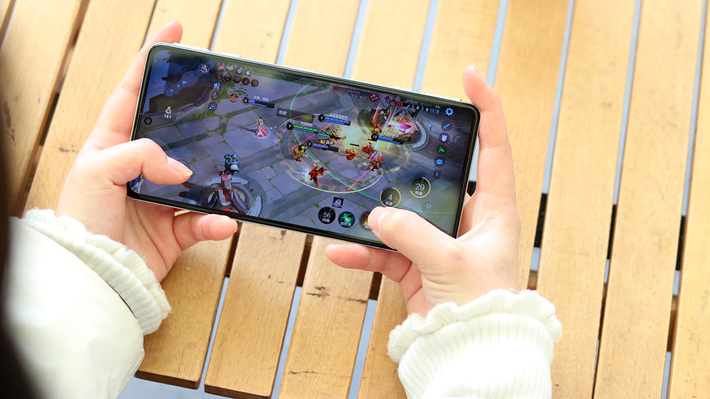 年轻用户更重视游戏体验 智能手机赛道有望进一步细分