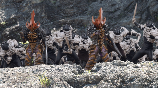 |假面骑士Revice：老狩崎下手真狠，给儿子移植自己的恶魔实属无奈