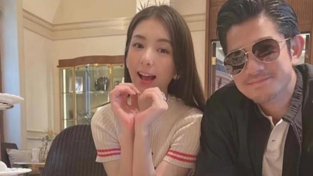 郭富城|郭富城方媛带两个女儿游玩享亲子乐 女儿为他们夫妻俩拍恩爱合照