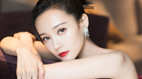 李一桐|李一桐说话时“嘴角总是向下”，真的很奇怪，而且并不是很好看！