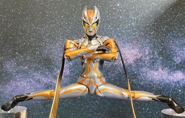 迪迦·奥特曼|被玩坏的卡尔蜜拉手办 完美还原醉酒上坂堇 迪迦：令和后辈真会玩