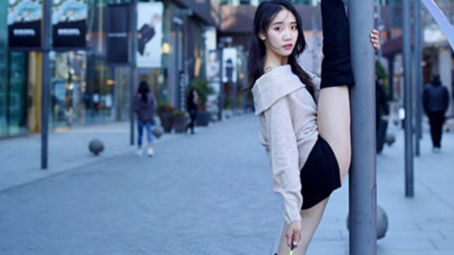 舒思瑶|还记得体操冠军舒思瑶吗？22岁因一张照片走红，如今成一字马女神