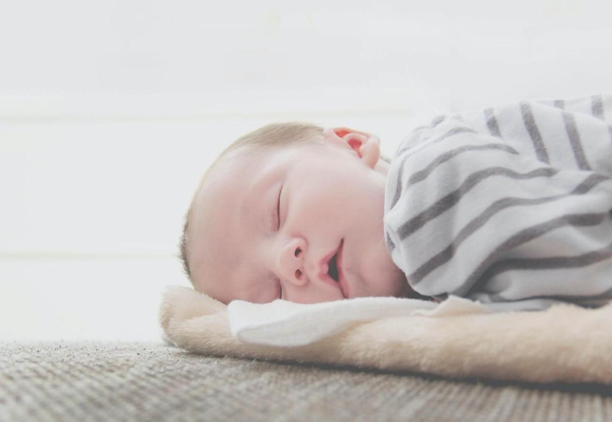 “妈妈,我得用枕头了”,宝宝发出2个信号,暗示需要用枕头了