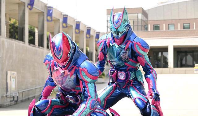 官宣|假面骑士revice最终形态正式官宣外形虽朴素但非常帅气的蝙蝠侠